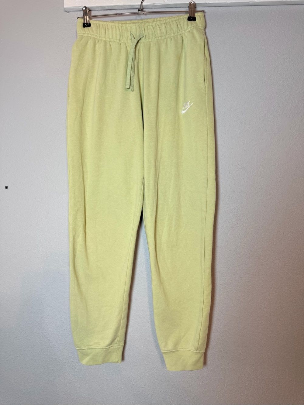 Nike Sportswear Women's Club Fleece Mid Rise Jogger Pants Small Honeydew Green